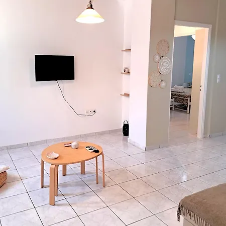 Family Stone Apartment Kyparissia