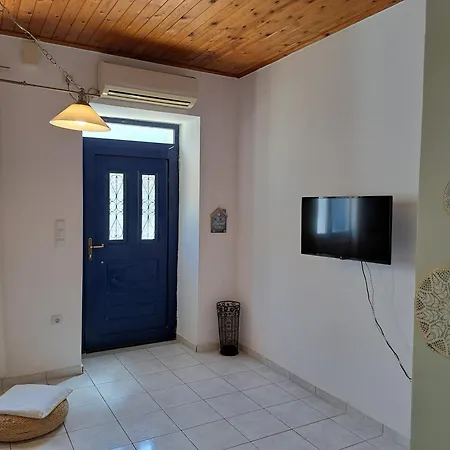 Apartment Family Stone Kyparissia